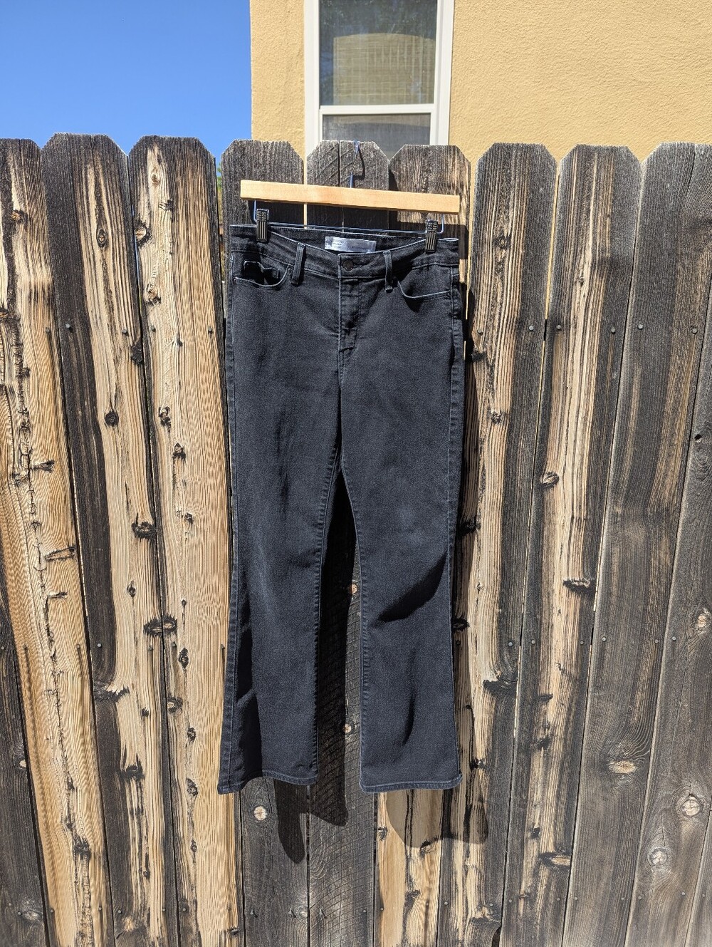 Women's Black Mid-Rise bootcut Jeans